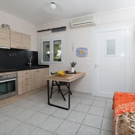 Appartement Ground Floor Beachfront Apartment, Fourka *