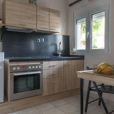 Ground Floor Beachfront Apartment, Fourka * Fourka
