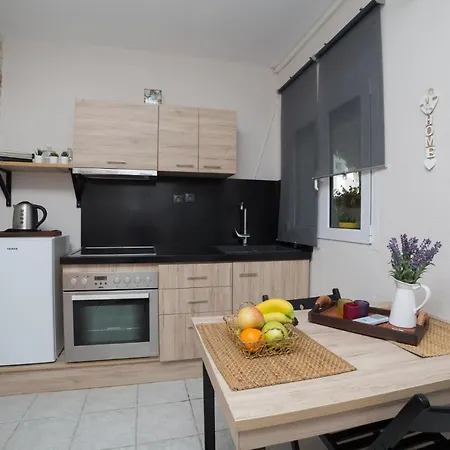 Apartment Ground Floor Beachfront Apartment, Fourka *