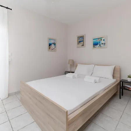 アパート Ground Floor Beachfront Apartment, Fourka *