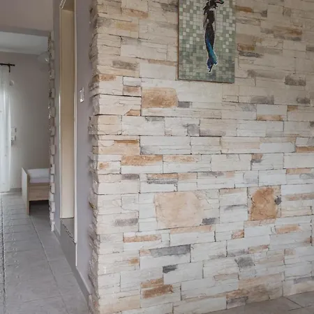 Ground Floor Beachfront Apartment, Fourka フォルカ